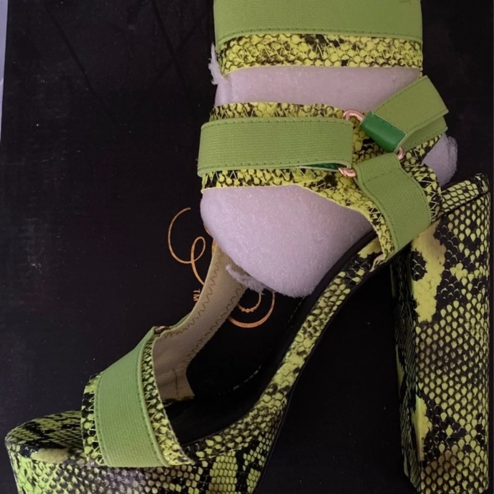 Heels - Picture 3 of 3